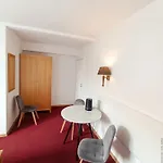 Gasthuis Villa Zosienka - Free Parking - Blisko Forum & Stare Miasto 3*