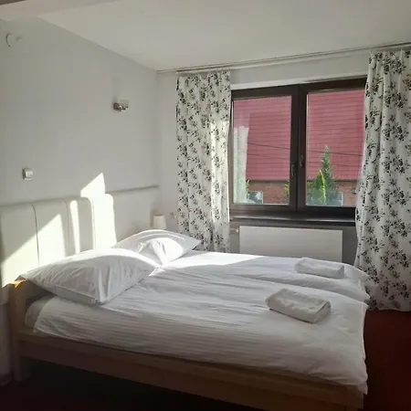 Nowa Zosienka Darmowy Free Parking Alojamento de Acomodação e Pequeno-almoço 3*